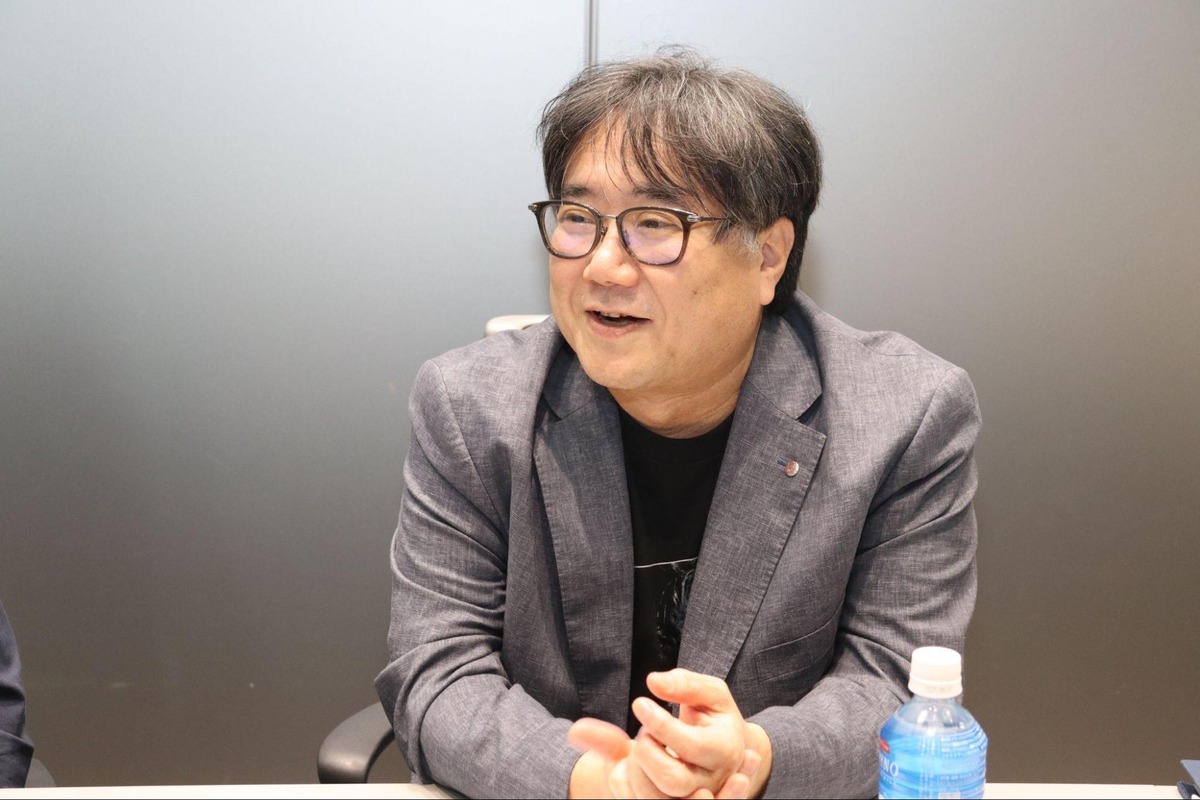 過去作への敬意と現代のプレイヤーに適応した進化……コナミデジタルエンタテインメント・岡村憲明＆是角有二に聞く、新体制で生み出した『MGSΔ』の背景｜Real Sound｜リアルサウンド テック