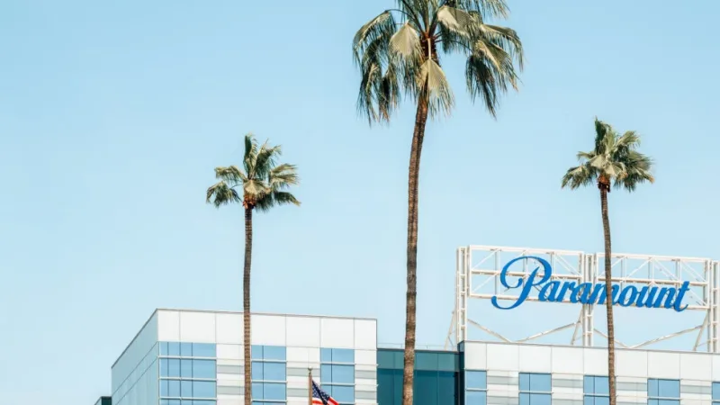Paramount aumenta oferta e pode superar proposta da Netflix por WBD