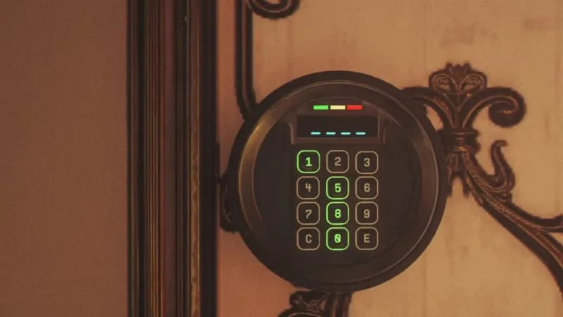Todos os códigos de portas e cofres em 007 First Light
