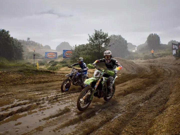 MXGP 26 chega em outubro de 2026 com física renovada e deformação de pistas